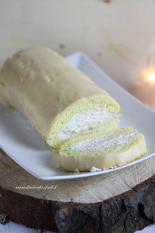 Ricetta Tronchetto Di Natale Alla Nutella.Tronchetto Di Natale Cioccolato Bianco E Mascarpone Anna On The Clouds