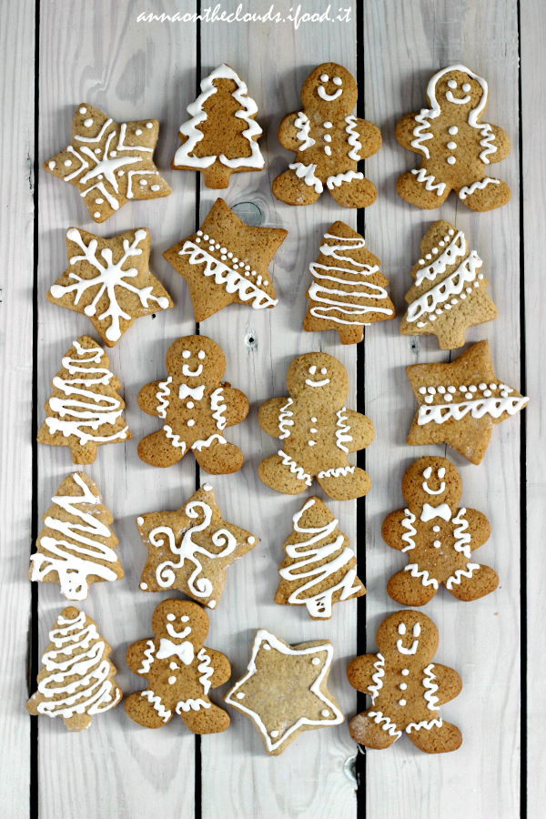 Biscotti Omini Di Natale.Gingerbread Man Omini Di Zenzero Ricetta Perfetta Anna On The Clouds