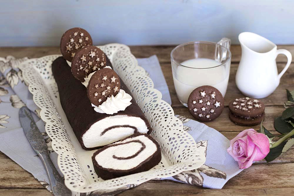 Tronchetto Di Natale Mascarpone E Nutella.Rotolo Di Biscotti Pan Di Stelle Senza Cottura Ricetta Facile E Veloce Anna On The Clouds