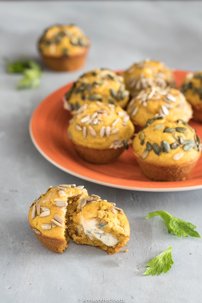 Muffin alla zucca salati con cuore di formaggio