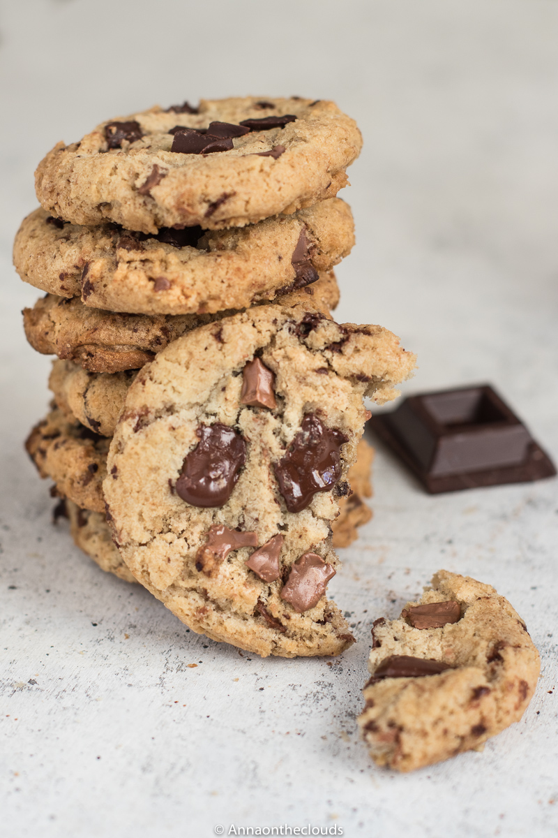 Ricetta Biscotti Di Natale Americani.Chocolate Chunk Cookies Ricetta Cookies Americani Anna On The Clouds