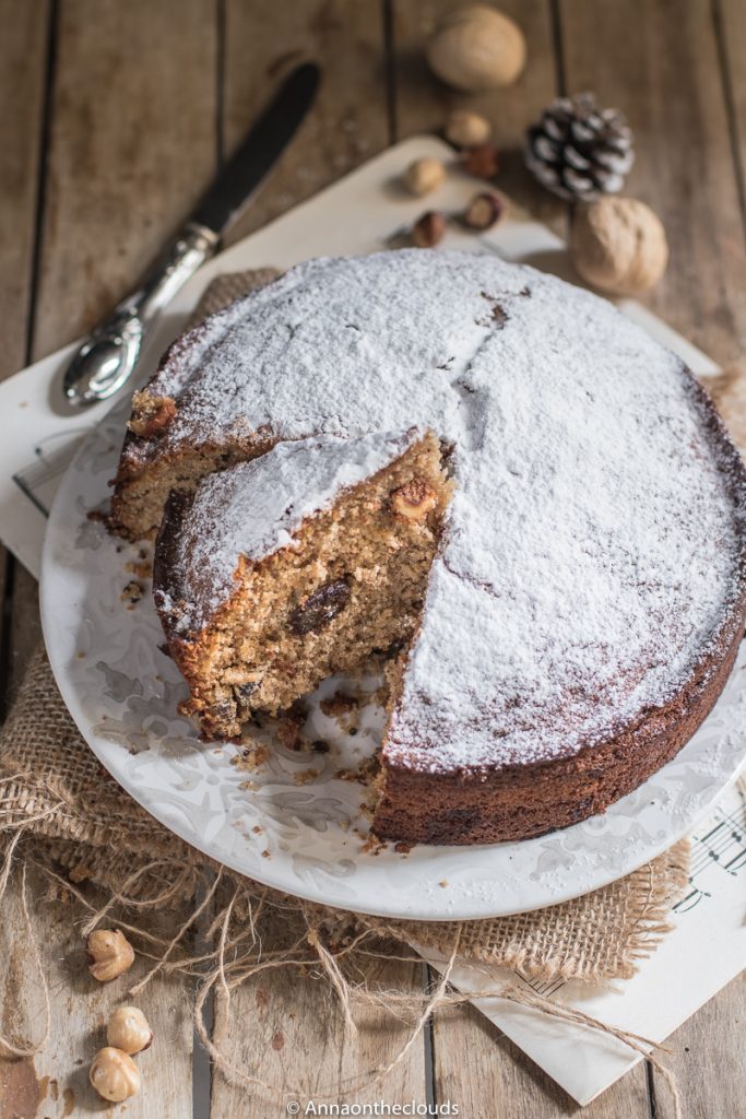 Torta al cioccolato e frutta secca