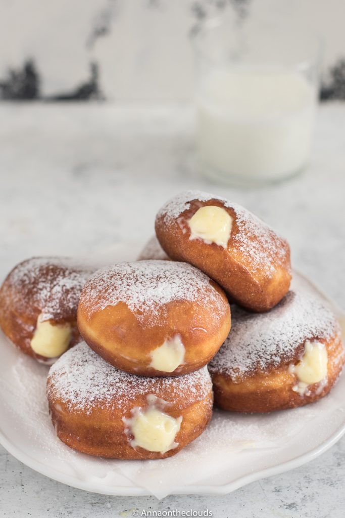 Bomboloni fritti alla crema – ricetta facile