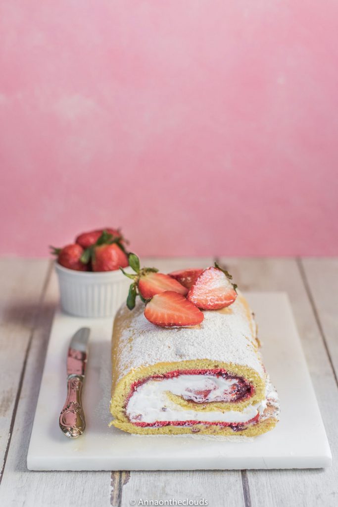 Rotolo alle fragole e panna – ricetta facile