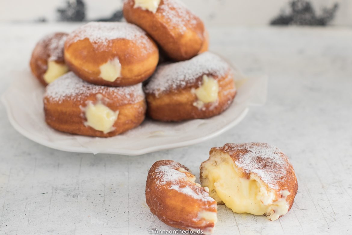Bomboloni ripieni di crema pasticciera