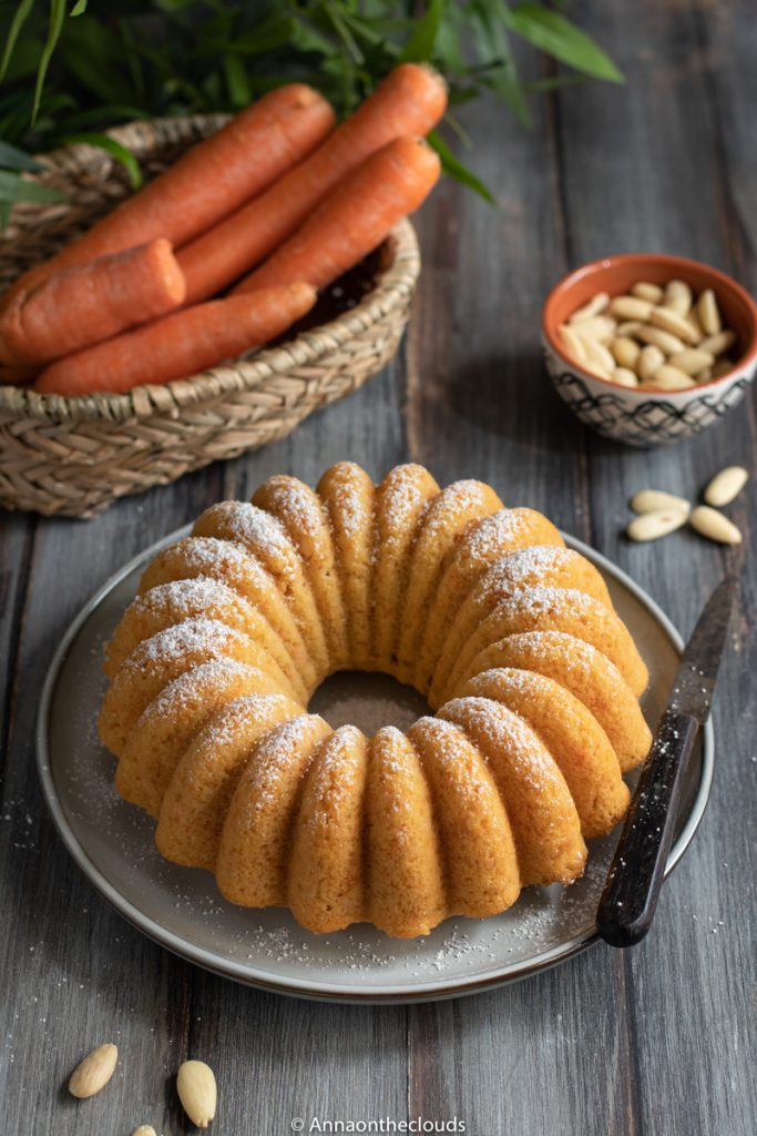 Torta soffice di carote vegana (senza uova, latte e burro)