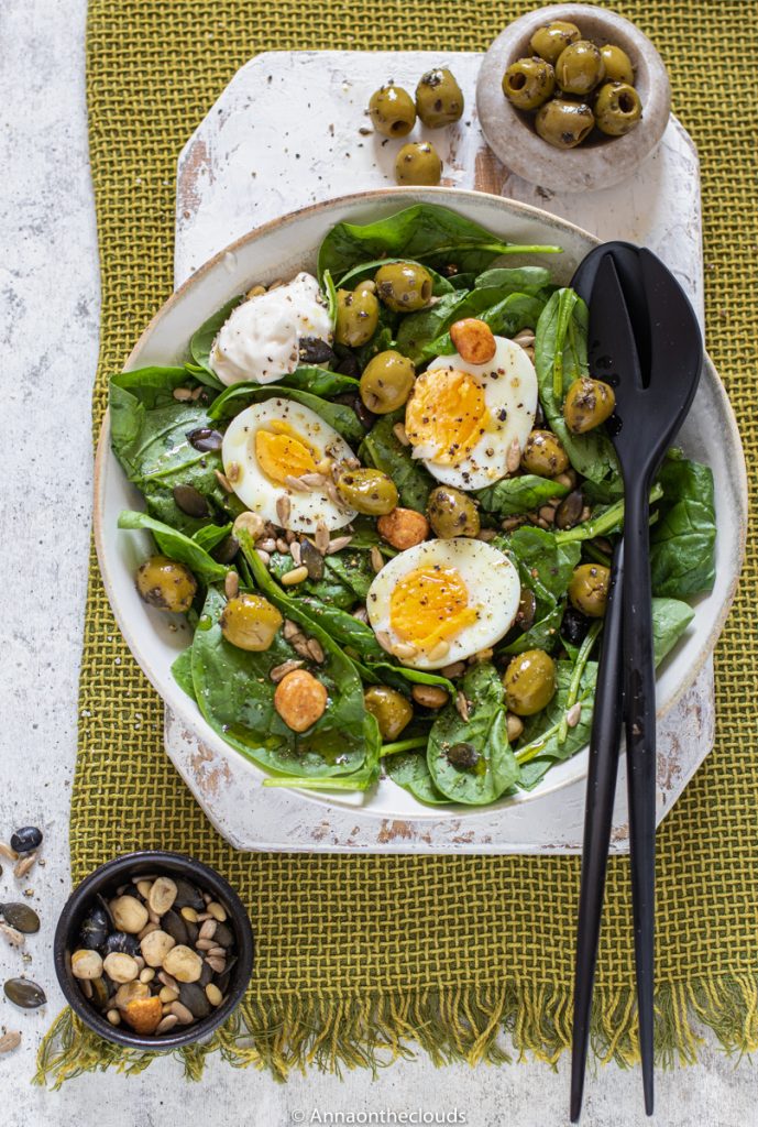 Insalata di spinaci e uova: ricetta estiva