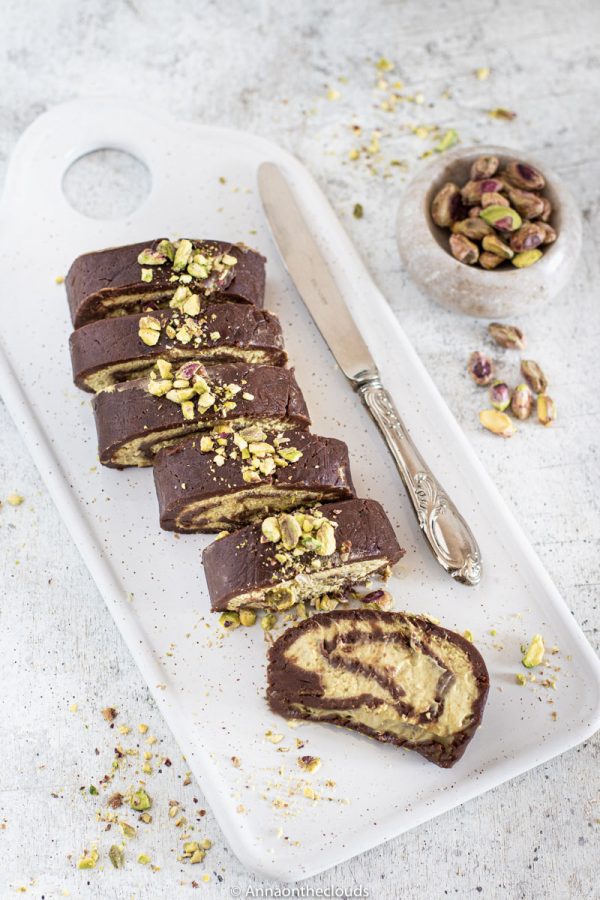 rotolo-senza-cottura-al-cioccolato-e-pistacchio