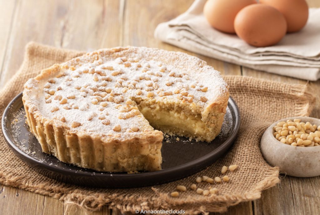 Torta della nonna: ricetta cremosa e perfetta. Con pasta frolla e crema pasticcera.