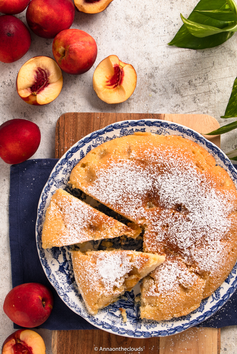 Torta di pesche in padella: facile e veloce